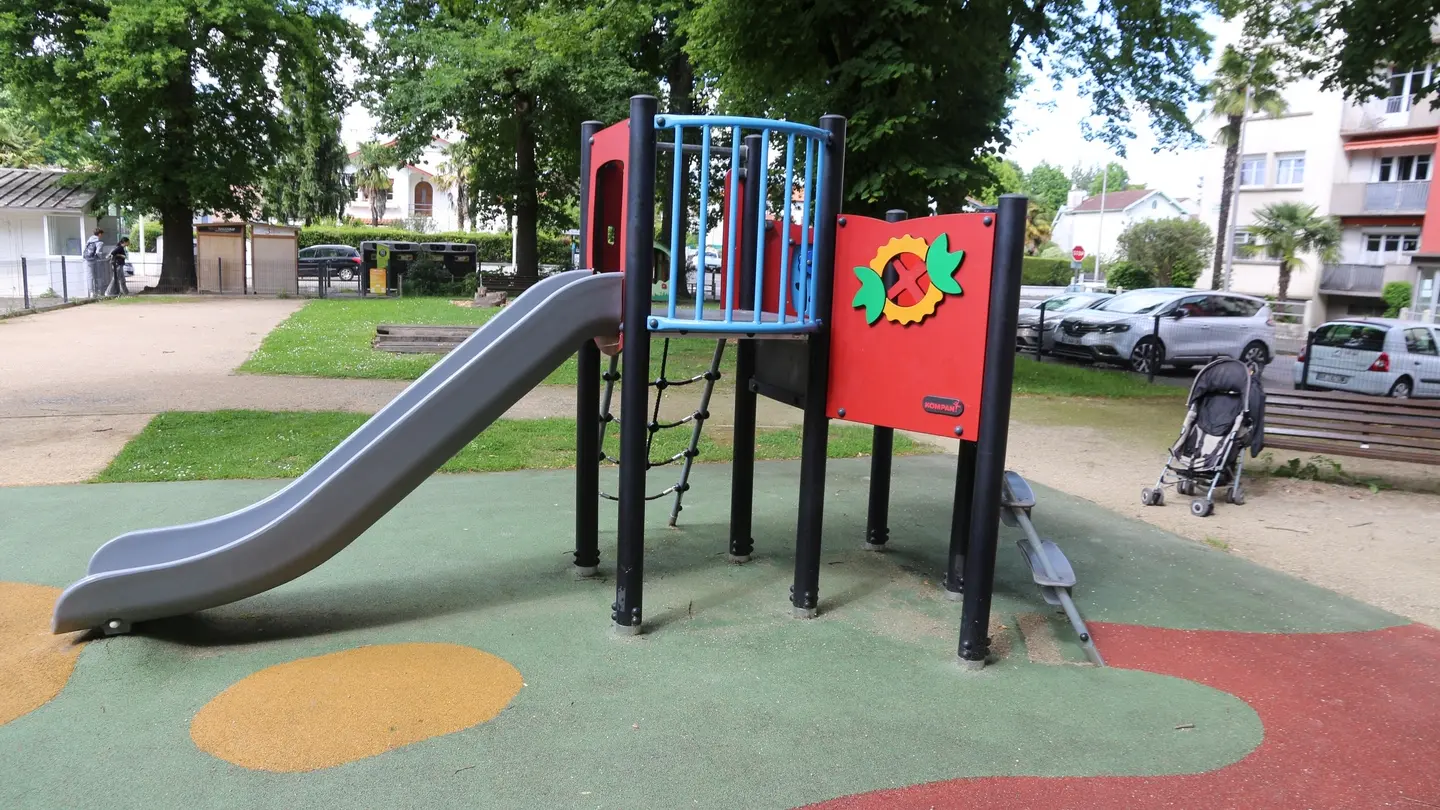 Aire de jeux Jules Gois Billère 06 - Pau Pyrénées Tourisme - CM