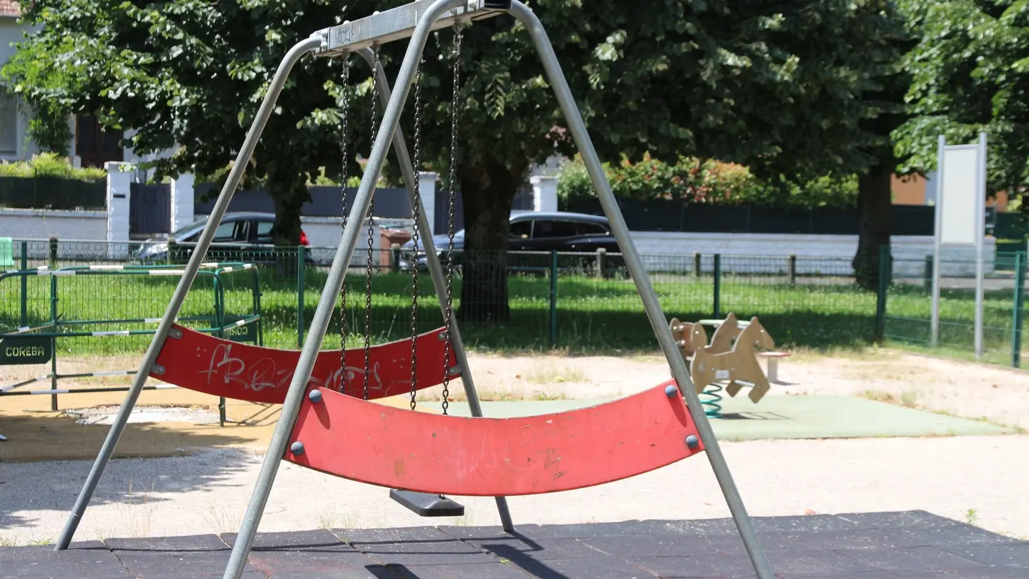 Aire de jeux avenue de la Paix Gelos 04 - Pau Pyrénées Tourisme