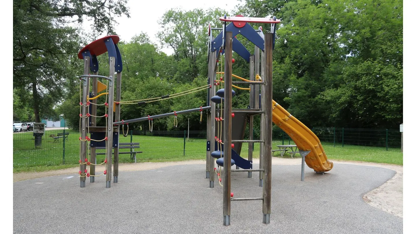 Aire de jeux stade Philippon 01