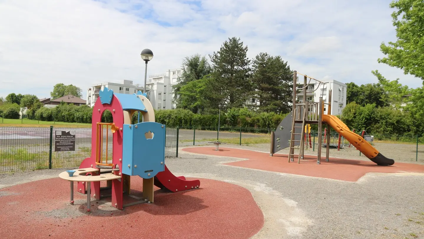 Aire de jeux rue Berlioz 06 - Pau Pyrénées Tourisme