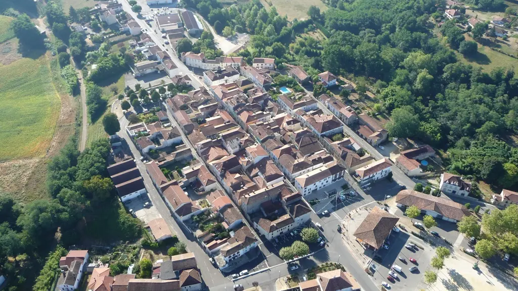 Vue aérienne de la Bastide de Montfort-en-Chalosse