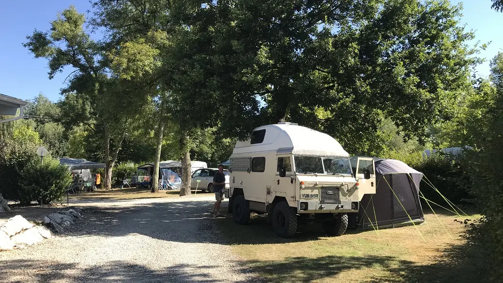 Camping-Cigaline-Montpon-camion-jeep