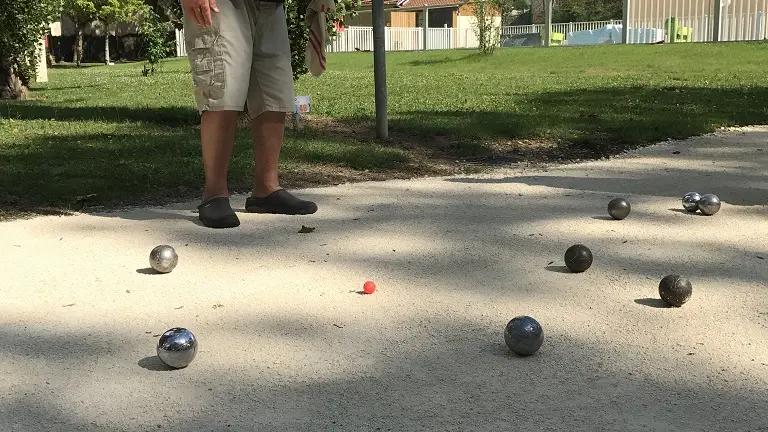 Camping-Cigaline-Montpon-camion-pétanque