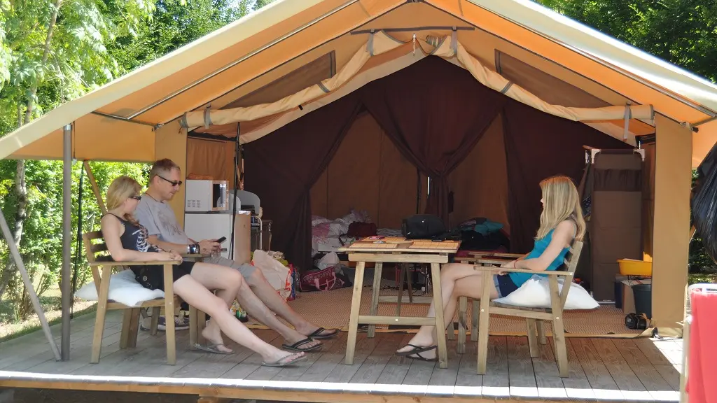 Camping-Cigaline-Montpon-tente-cabanon