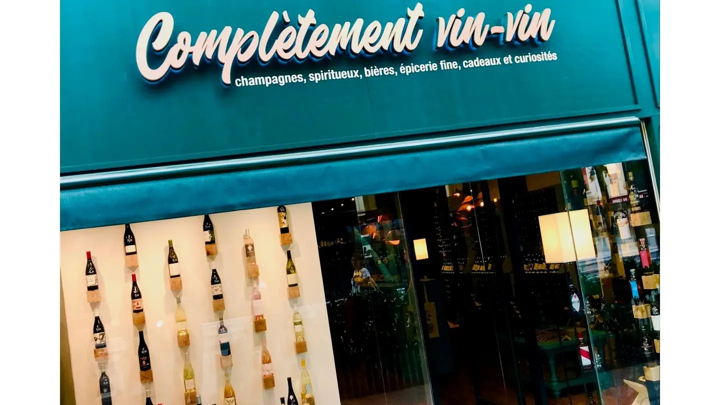 Complètement vin vin vitrine