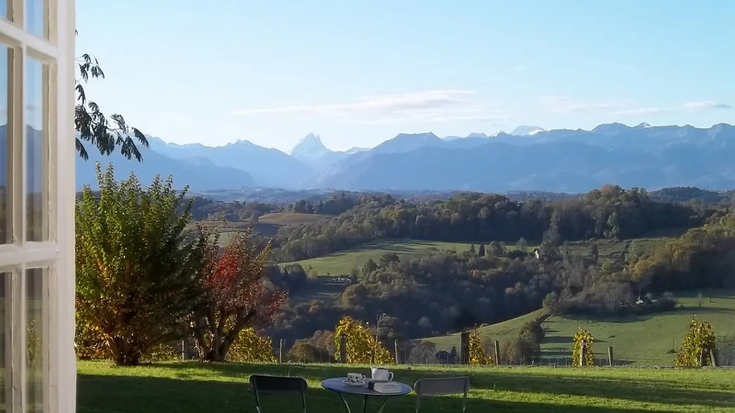 Chambre Clos Mirabel manoir - Jurançon - vue 2