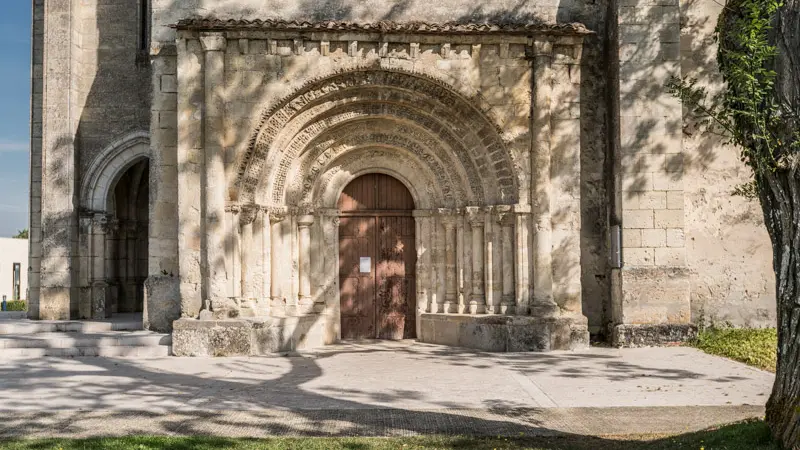 Eglise-de-St-Germain-d-Arsac-et-son-porche2
