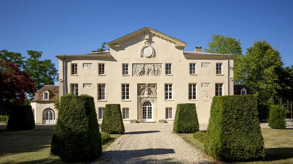 Façade château