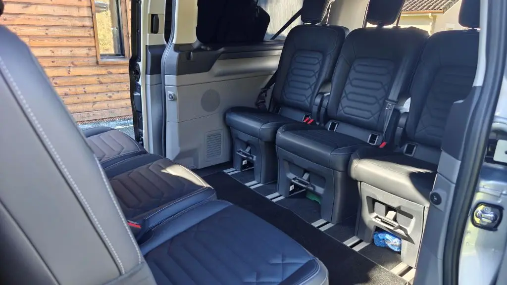 Véhicule taxi 8 à 9 places