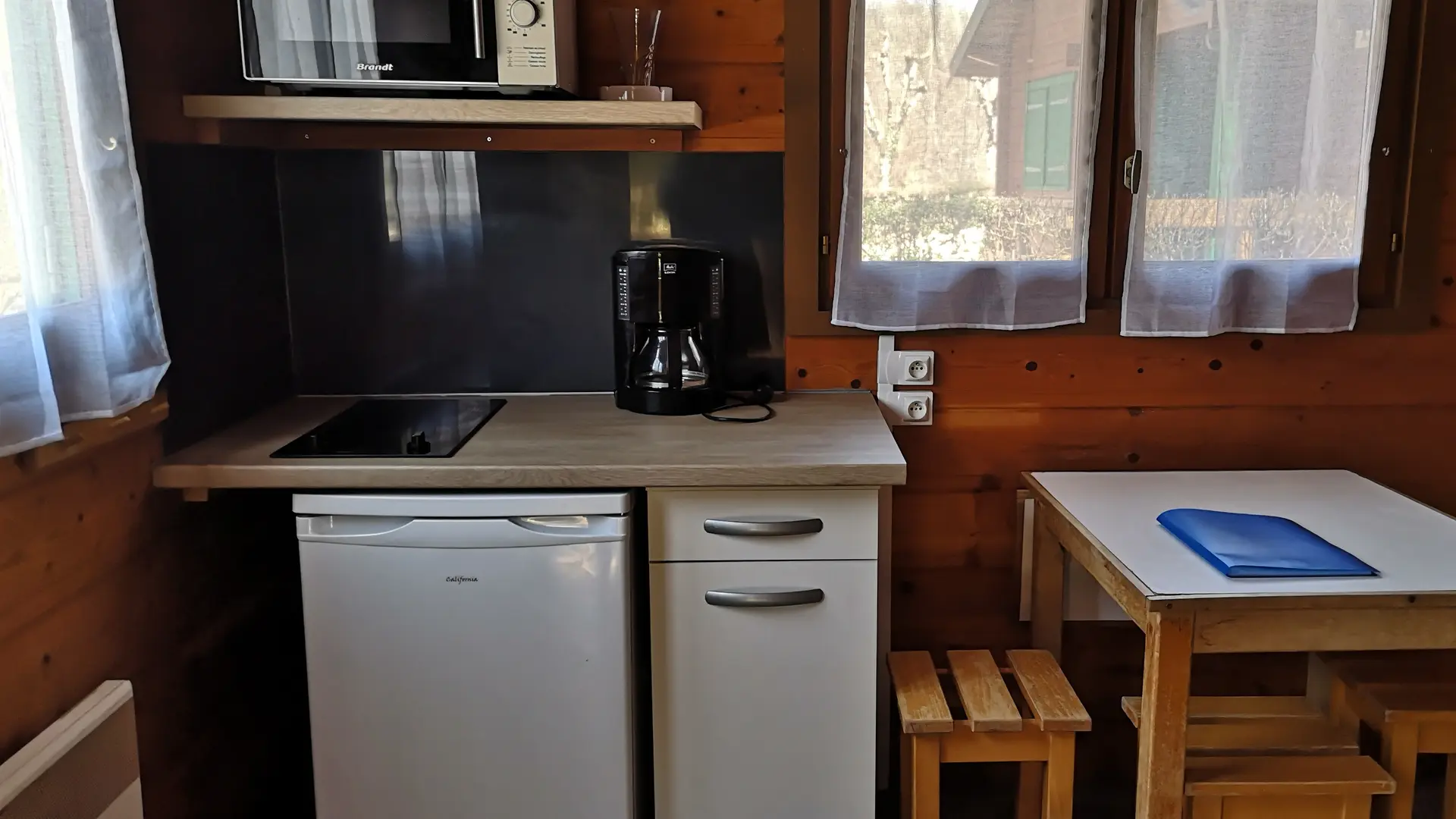 Intérieur coin cuisine chalet Minoterie Vezere Passion 2