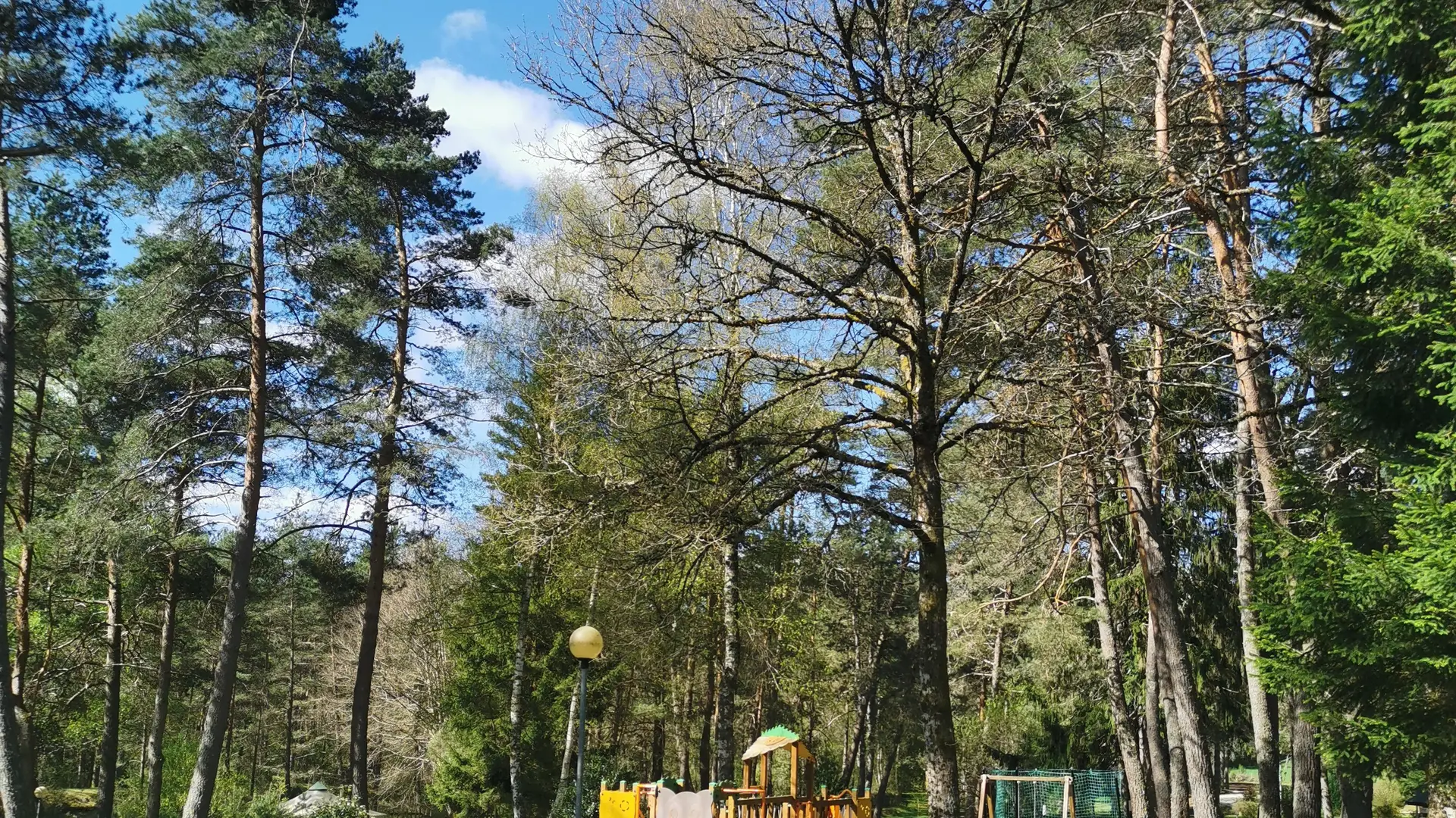 Jeux enfant extérieurs camping corrèze