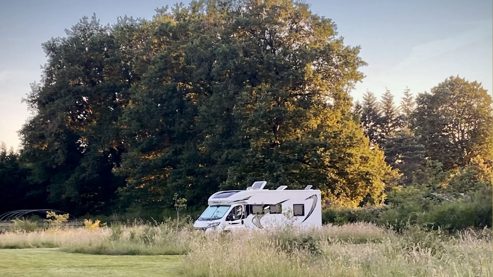 Motohome-Le-Ranch-Camping-et-Glamping-scaled