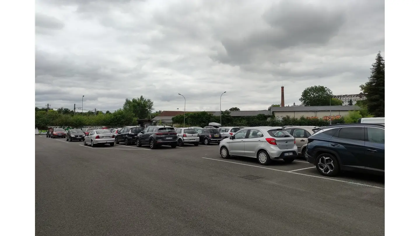 Parking Rives du Gave 02 - Pau Pyrénées Tourisme