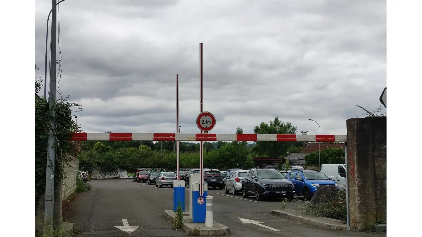 Parking Rives du Gave 03 - Pau Pyrénées Tourisme