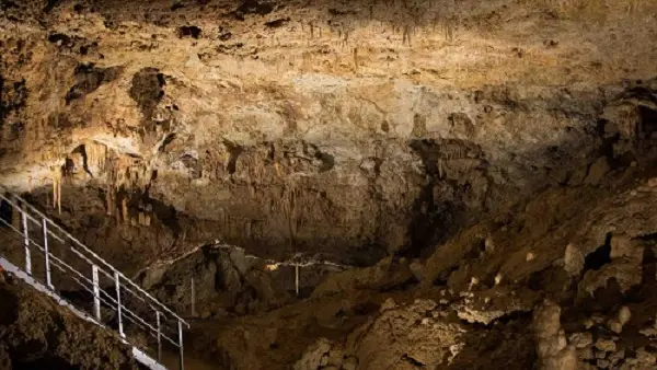 Salle Grotte de Lastournelle