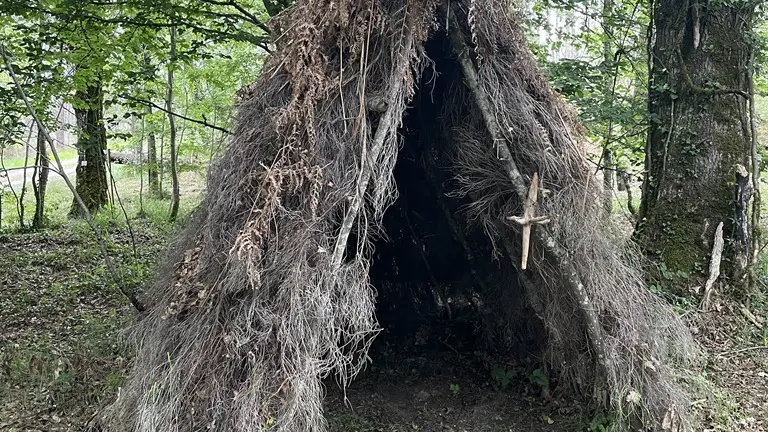 Site-Charbonnière-St-Géraud-cabane-vallee-isle-perigord