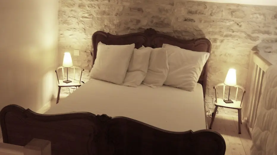 HLOAQU047FS003HK_Thézac_GiteDeMiret_chambre