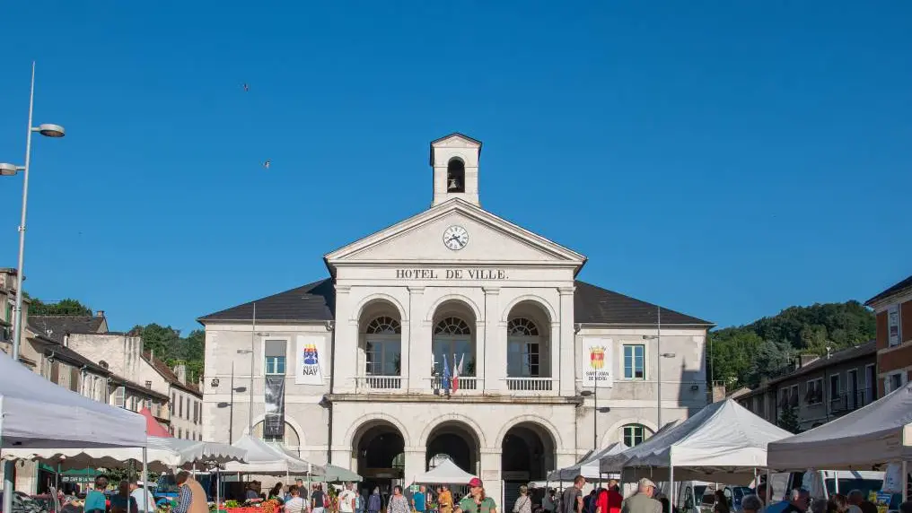 Véloroute V81_Nay le marché 002