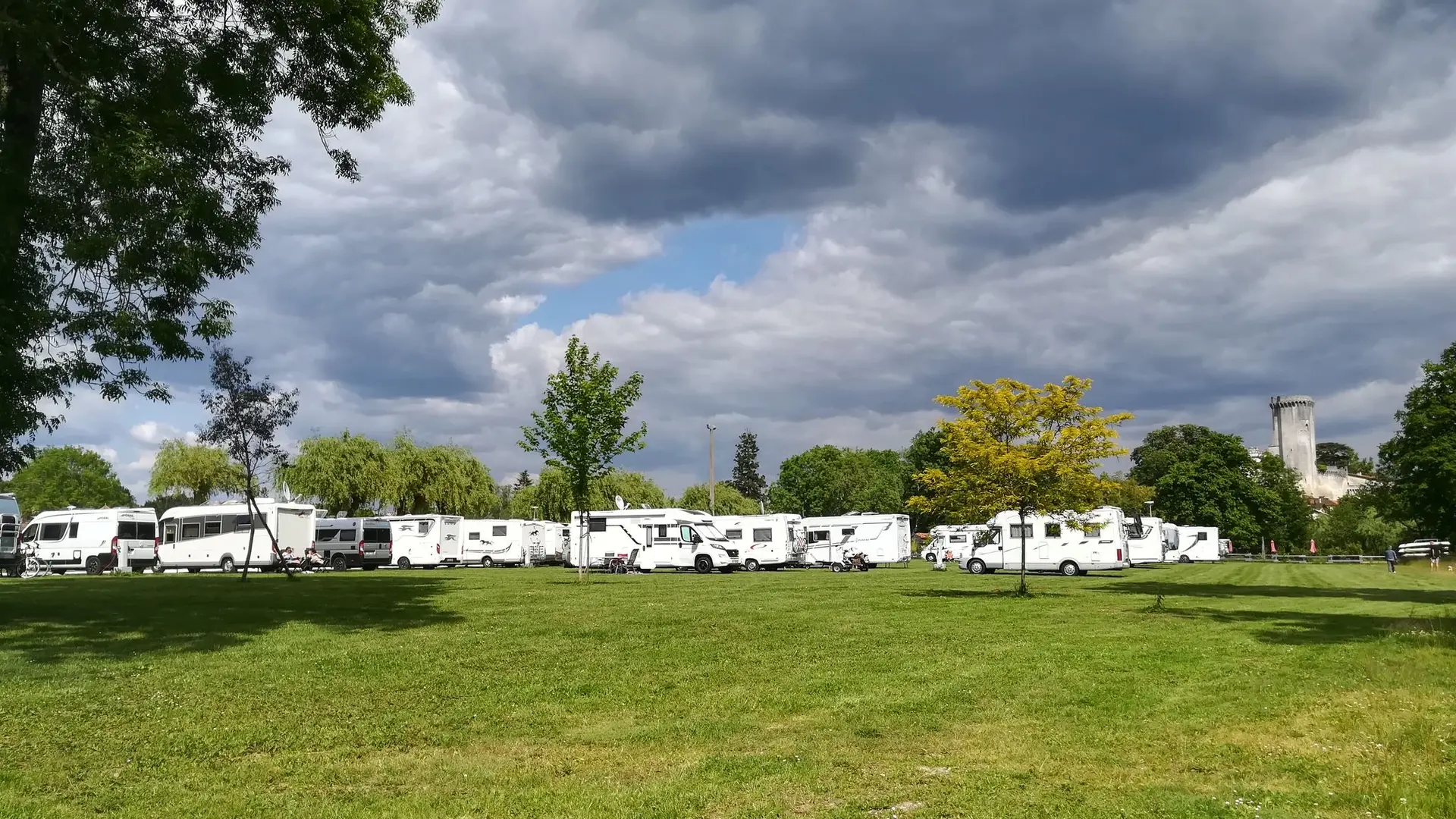 aire camping-car Bourdeilles 2023©OTPDB