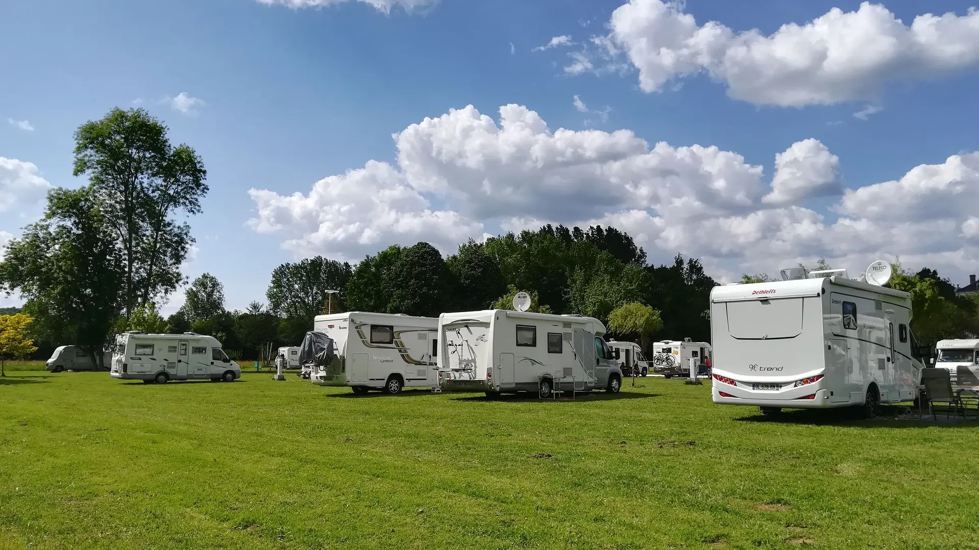 aire camping-cars Bourdeilles 2023©OTPDB