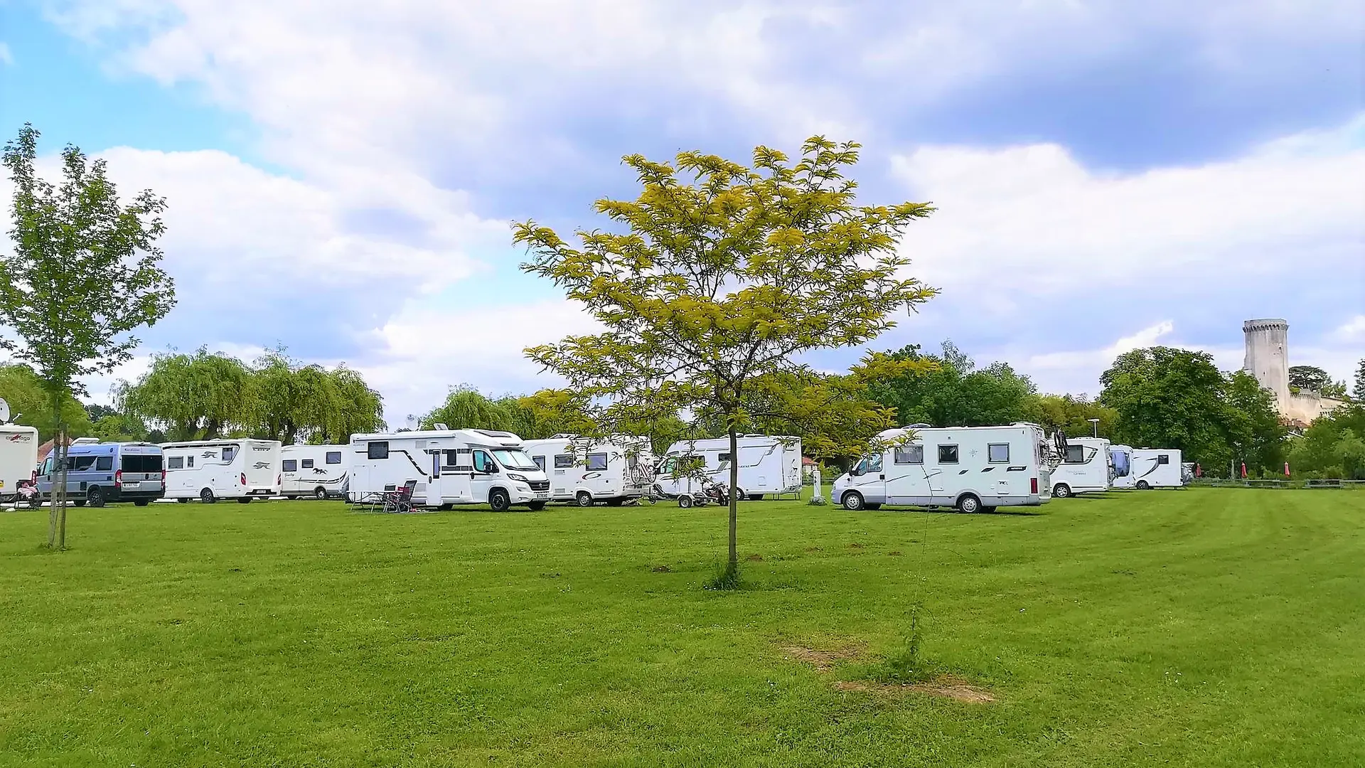 aire campings car bourdeilles 2023 ©OTPDB