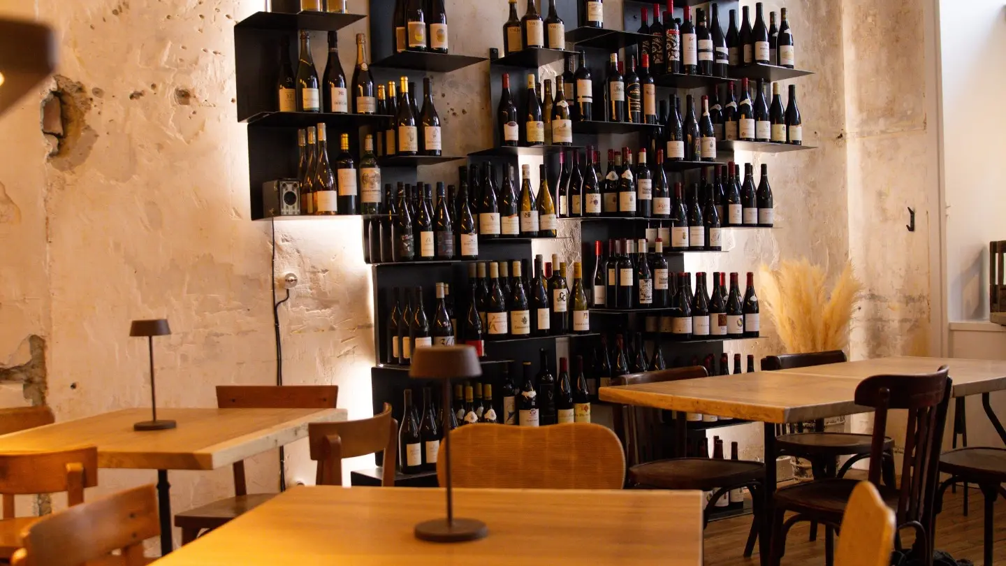 Bar à vin Brut - Pau - les tables