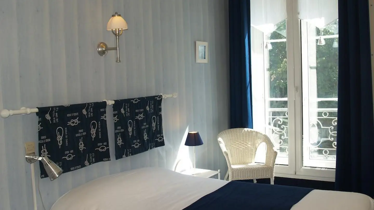 Hôtel Central - Pau - Chambre double bleue