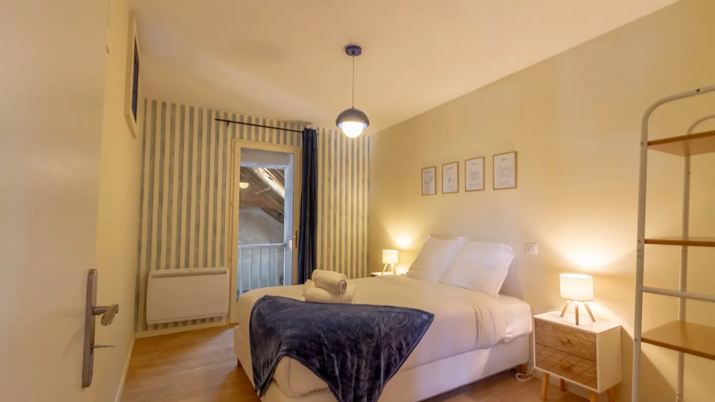 Meublé Senilhe - Lescar - chambre bleue