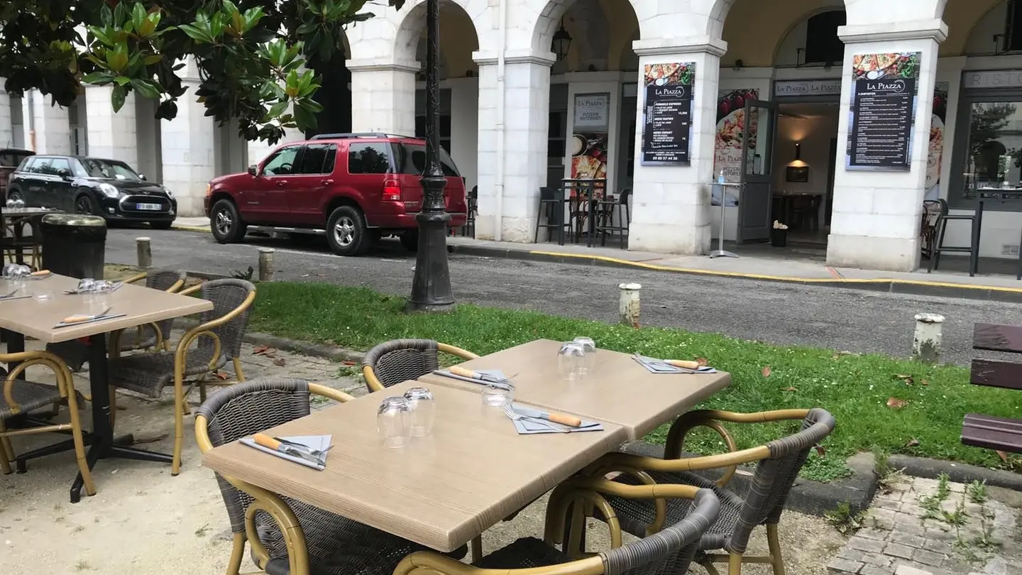 la piazza terrasse