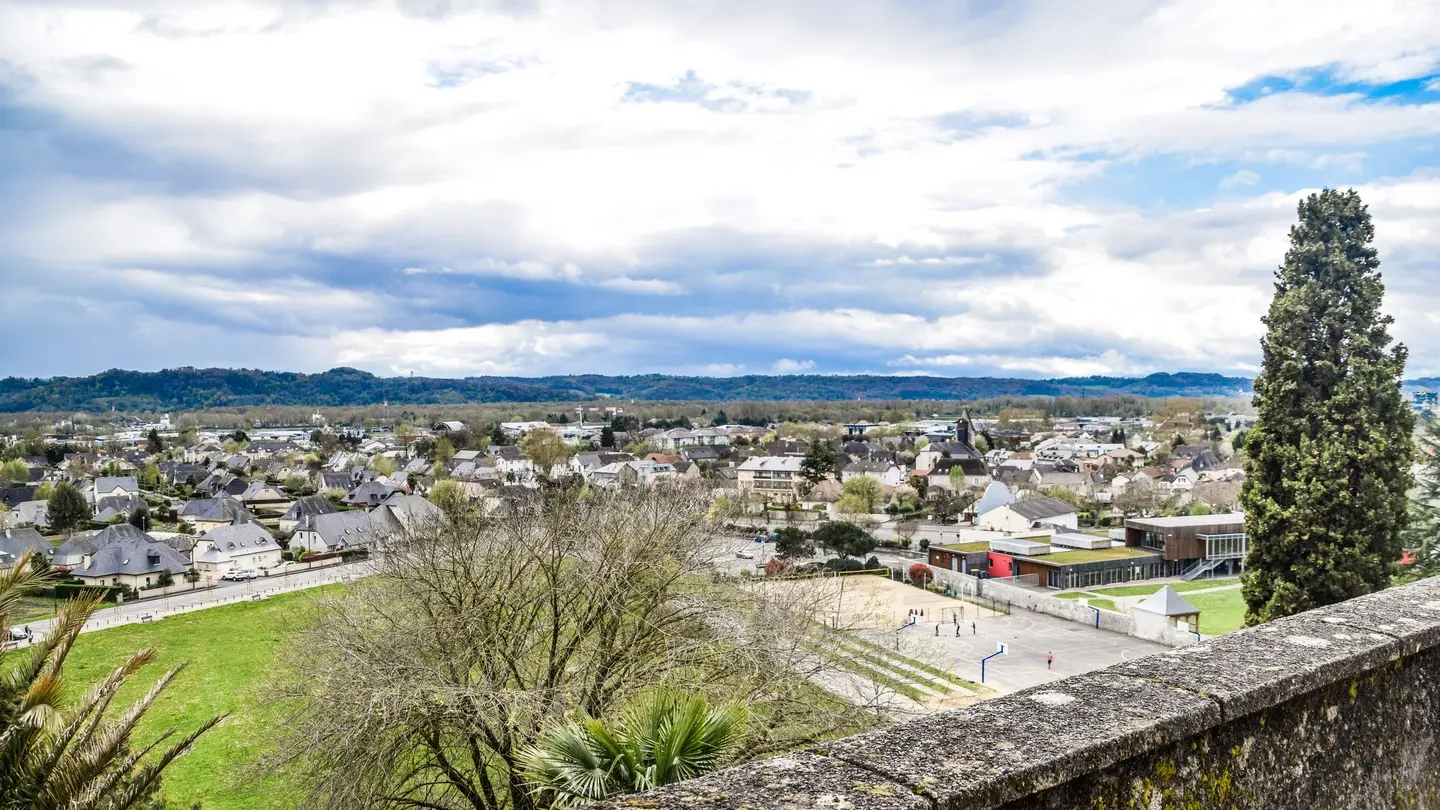 Lescar, cité nature - vue des remparts