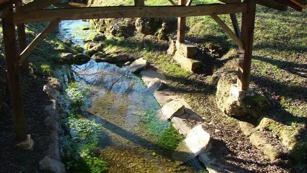 saint jean de cole lavoir Neuville