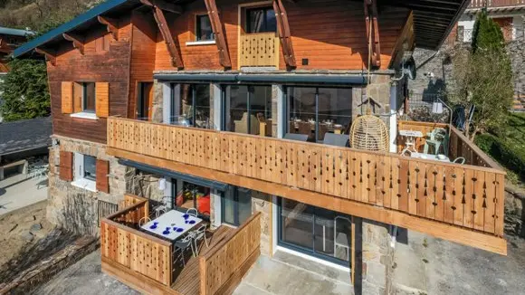 4 BRUN Chalet Comfort @Birrien vue chalet WEB