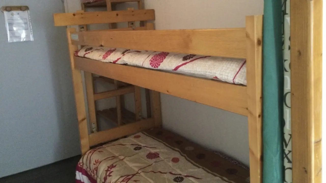 5-Coin cabine