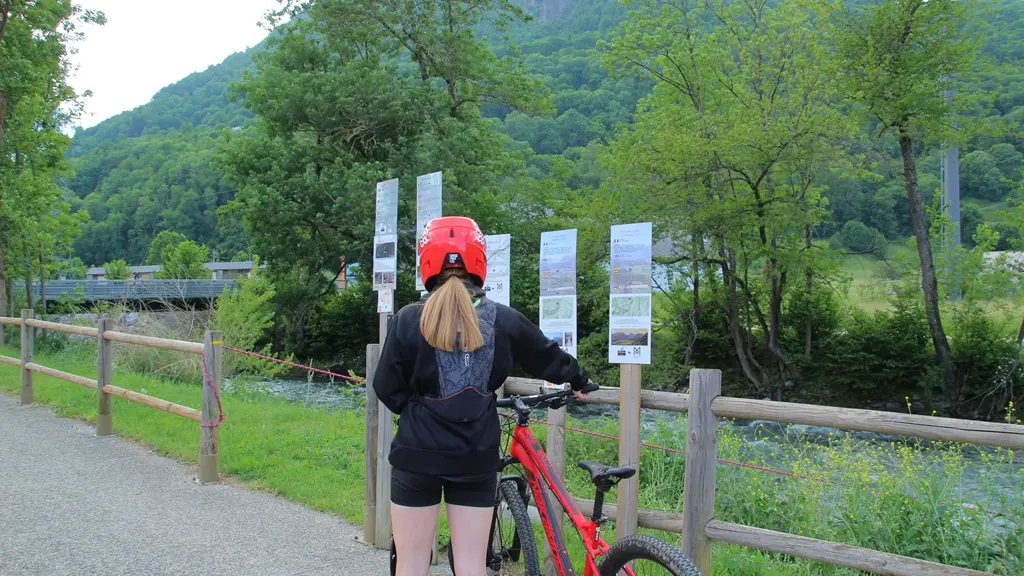 © C.Périssé Caneilles-VTT-Tour des village01 WEB