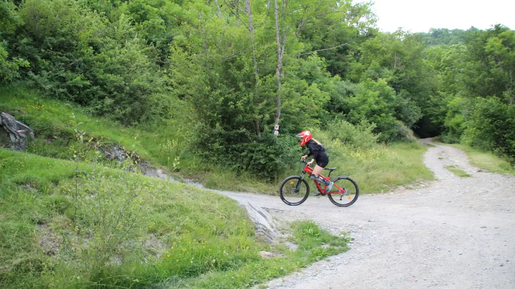© C.Périssé Caneilles-VTT-Tour des village33 WEB
