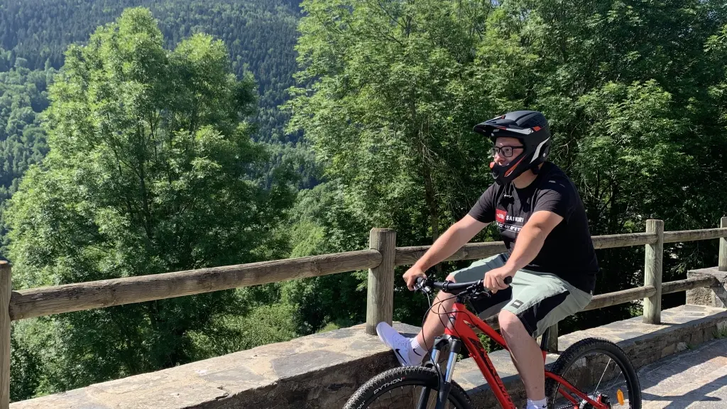 ©JLACAVE-SORTIE CADEILHAN-VILLAGE-VTT15 WEB