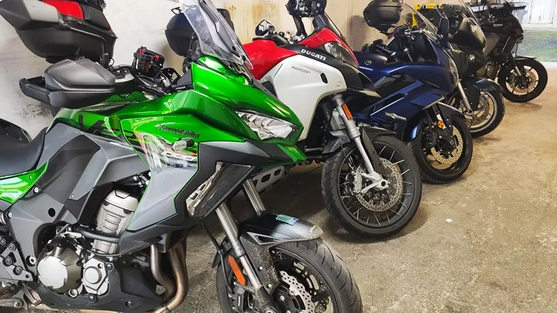 Lourdes hôtel Hélianthe Garage Motos