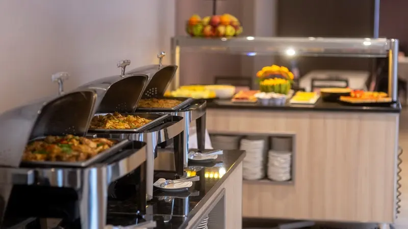 Lourdes Hôtel Croix des Bretons - buffet chaud et desserts-193