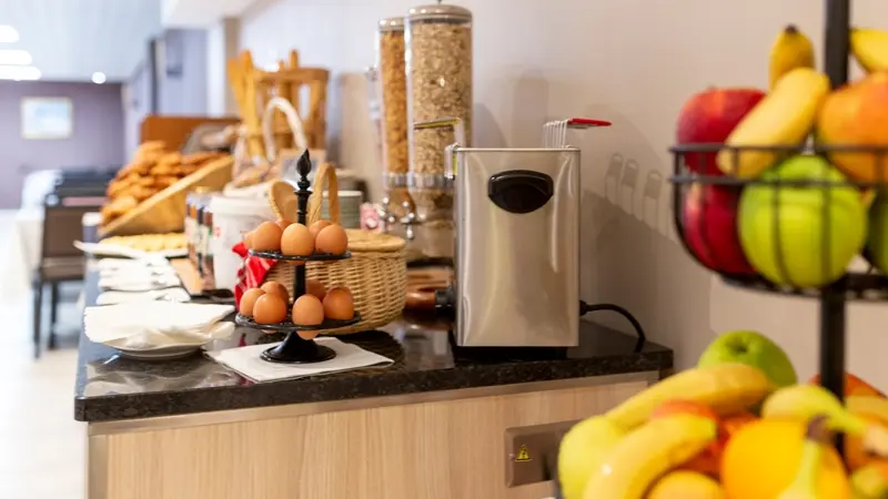 Lourdes Hôtel Croix des Bretons buffet petit déjeuner