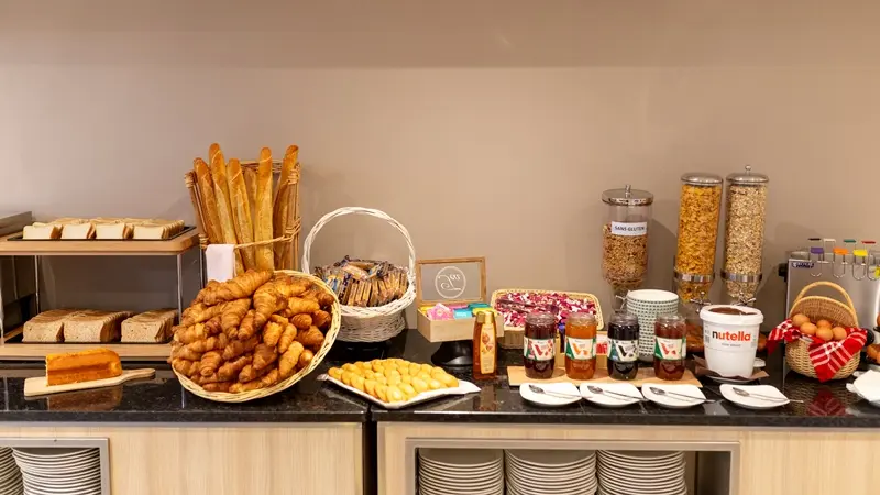 Lourdes Hôtel Croix des Bretons - buffet petit déjeuner