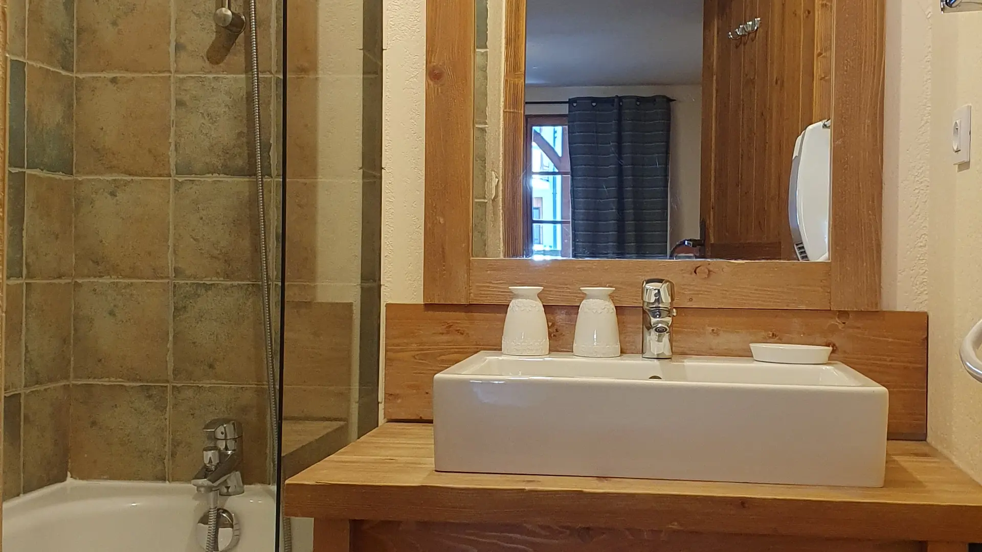 Cami real - Appartement 124 - Salle de Bain avec baignoire