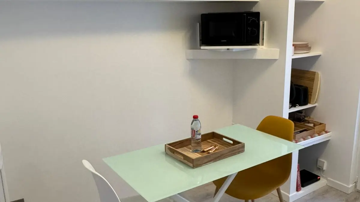 Chambre Appartement Reine_table dej