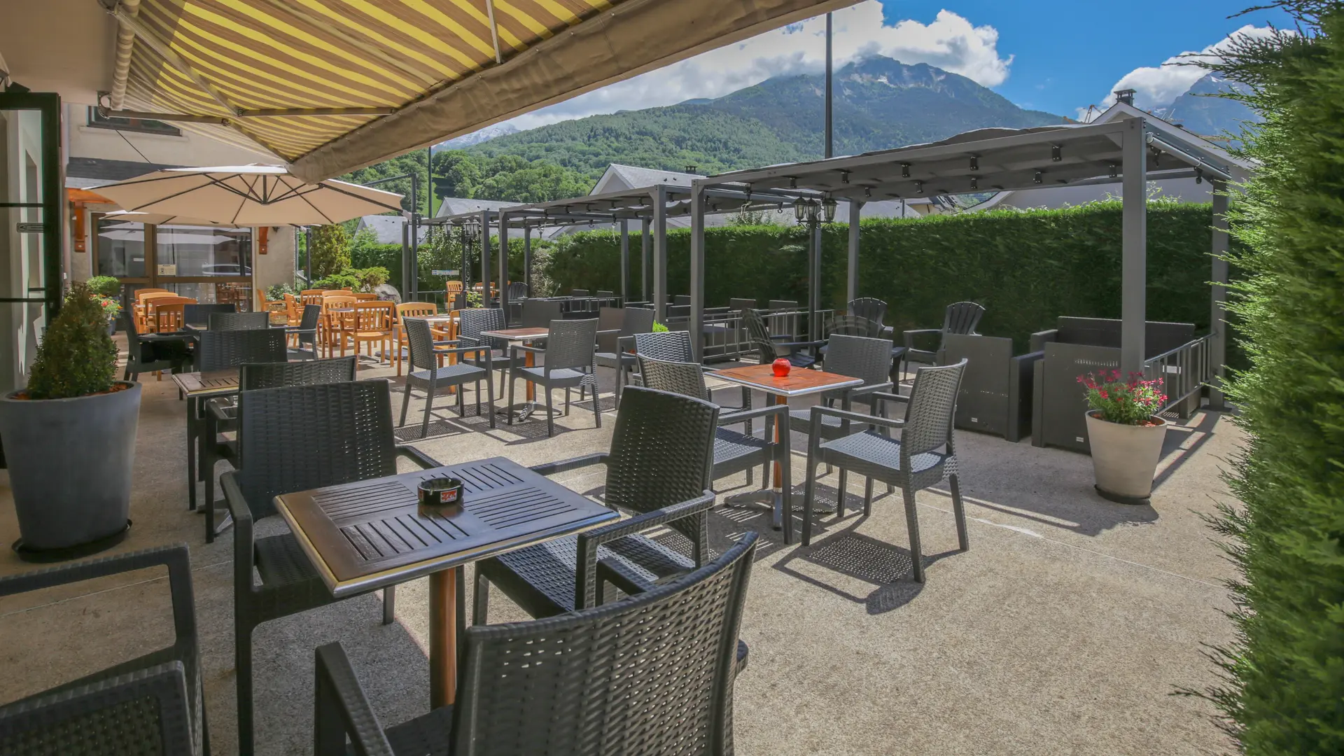 terrasse hotel aurelia logis ambiance cosy pyrenees (5)