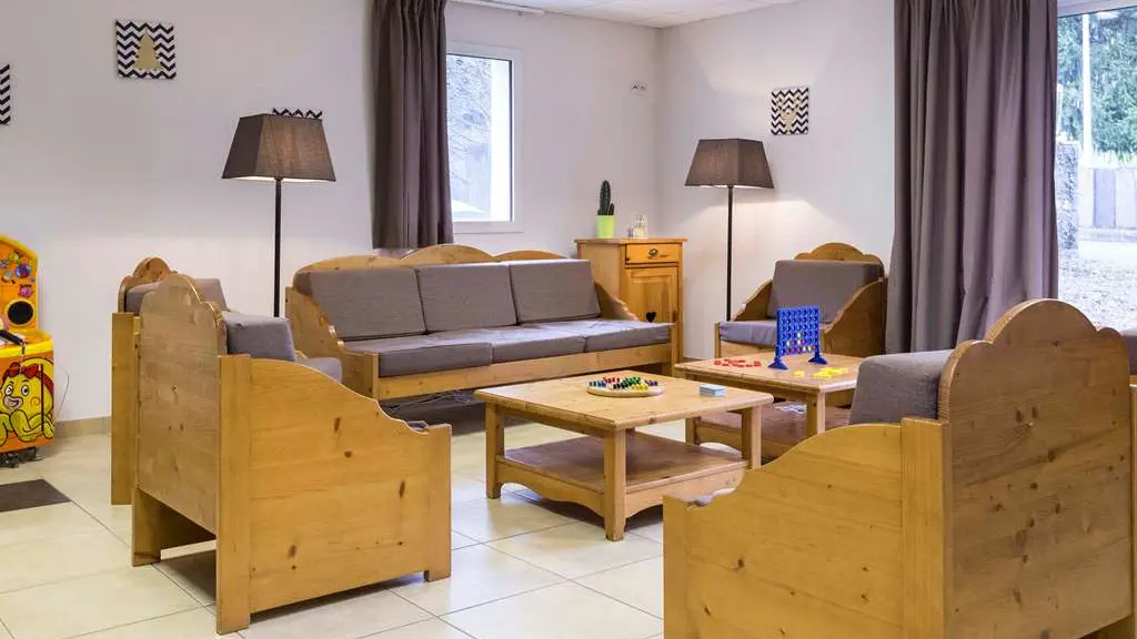 tmp4634_location-ski-saint-lary-soulan-residence-odalys-soleil-d-aure-9 SALON COMMUN