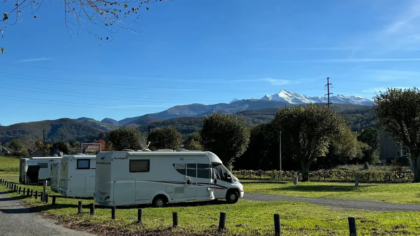 AIRE DE CAMPING-CARS CAMPING LE VIEUX BERGER