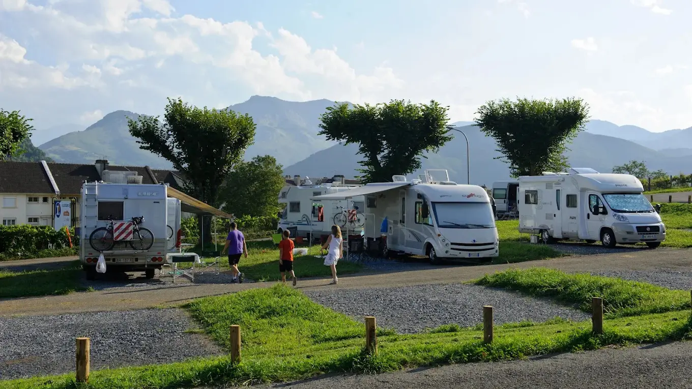 AIRE DE CAMPING-CARS CAMPING LE VIEUX BERGER