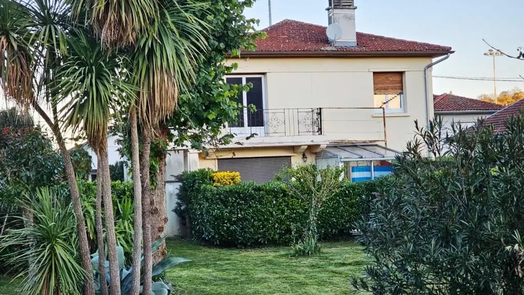 Lourdes meublé espace jardin