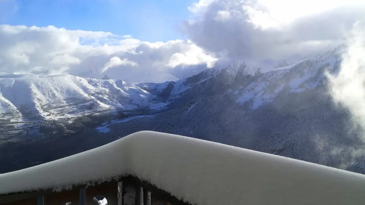chambre balcon vue montagne