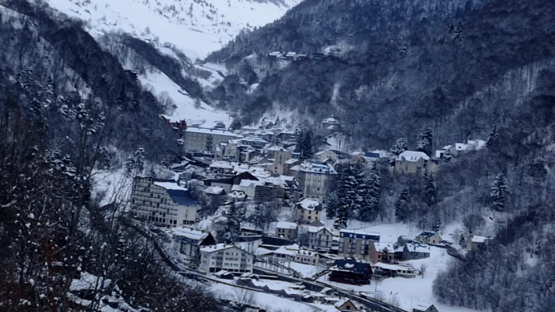 vue sur Barèges hiver