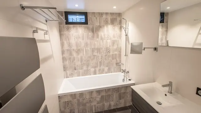 BRUN Chalet Cosy @Birrien salle de bain bis WEB